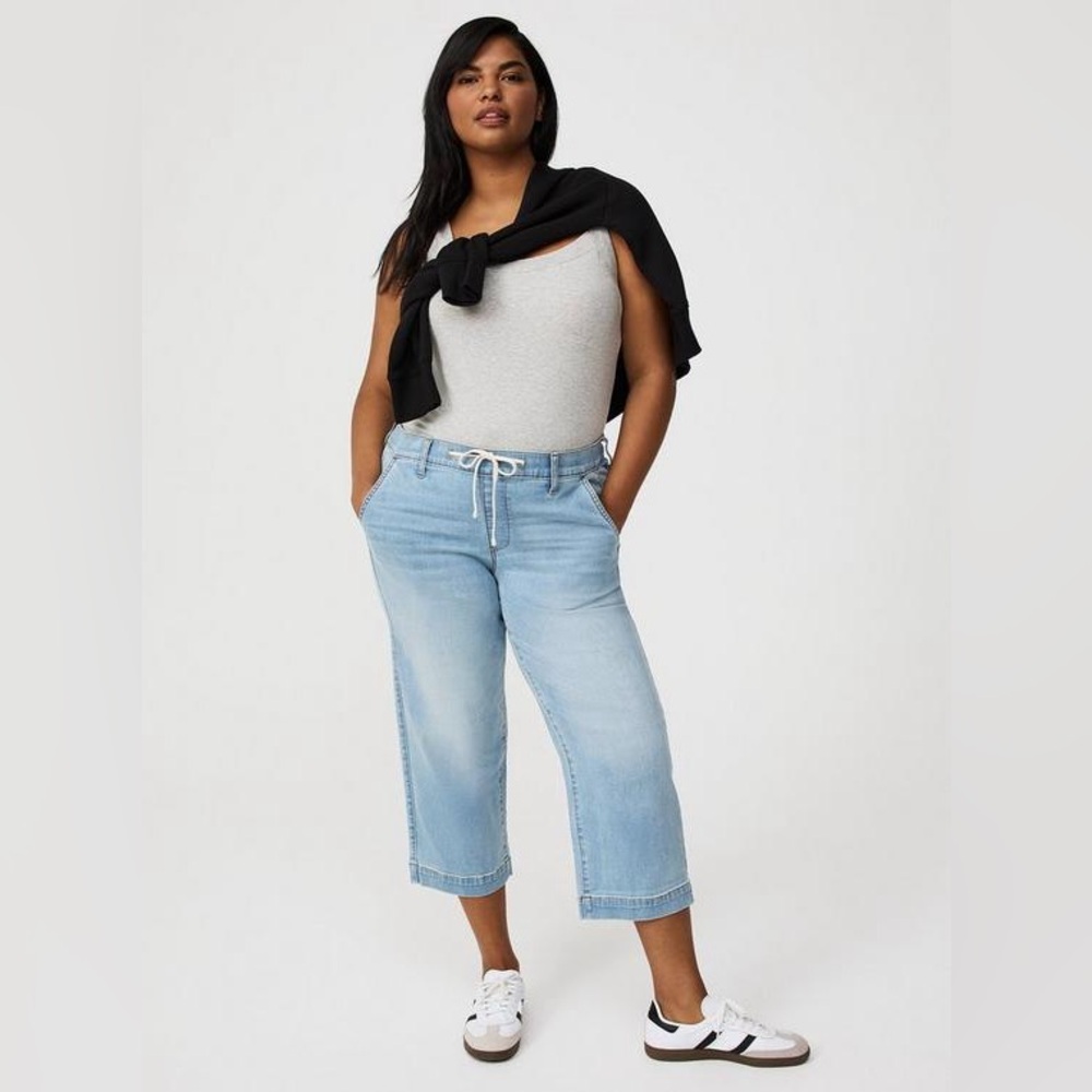Torrid Plus Size 0 Cropped Drawstring Waist Light Wash Denim Pants